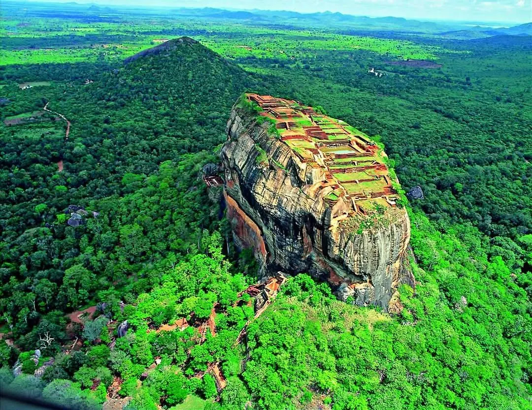 Hotel Lake Front Cottage And Restaurant Home Stay With Transport Sigiriya