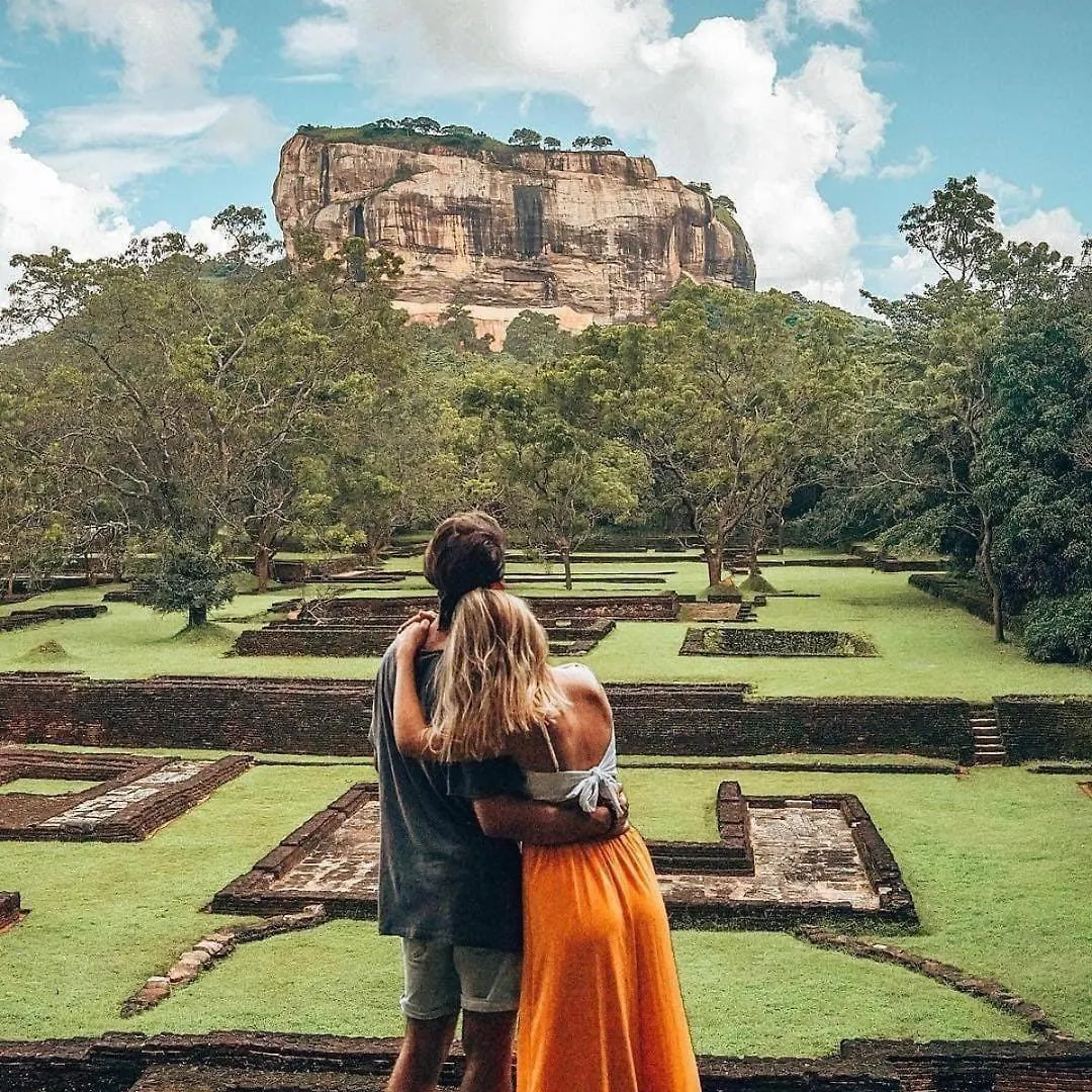 Lake Front Cottage And Restaurant Home Stay With Transport Sigiriya Hotel